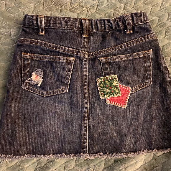 Super cute gap jean skirt with patches - Picture 2 of 3